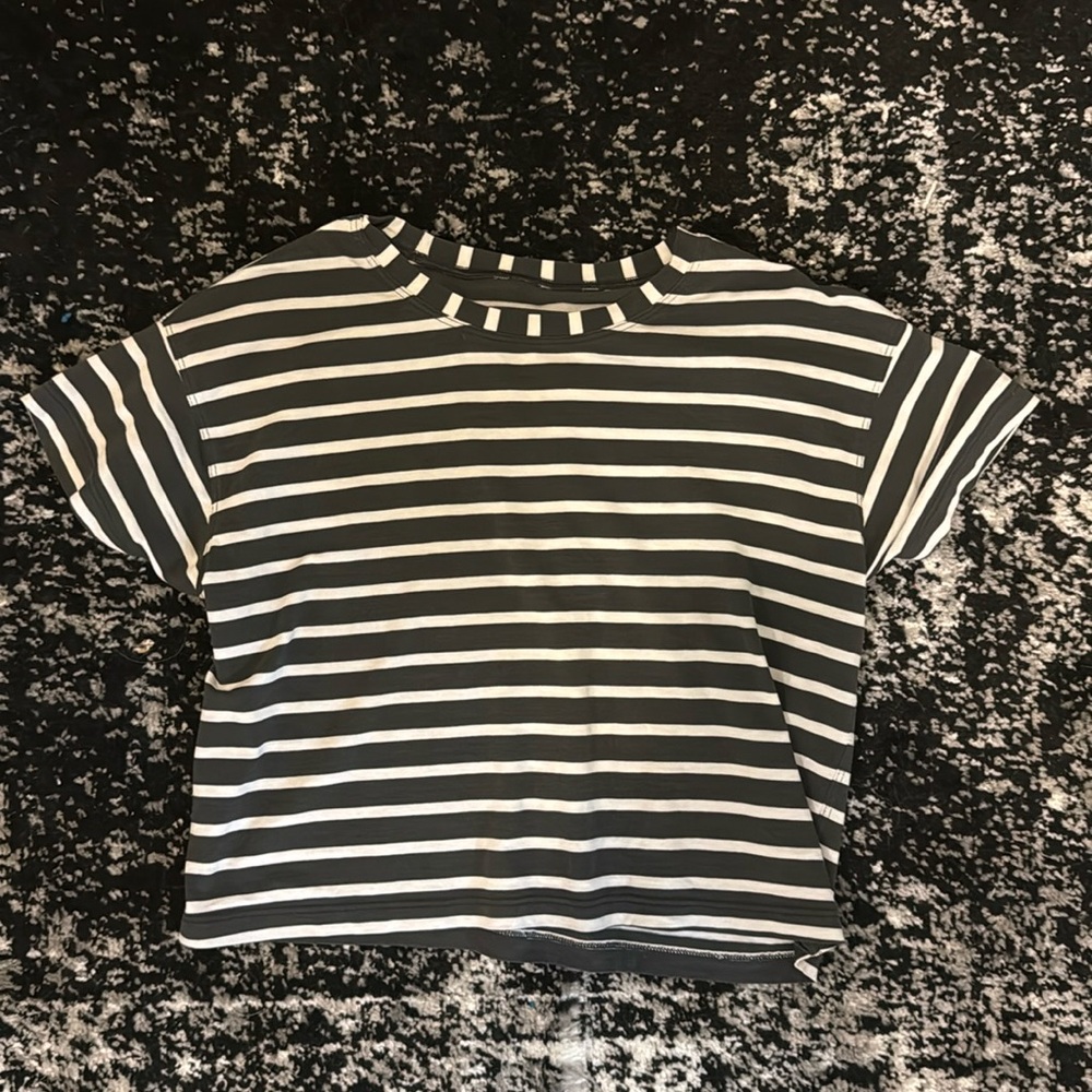 Lululemon Cates T-shirt 
Size 0
Black and White Striped